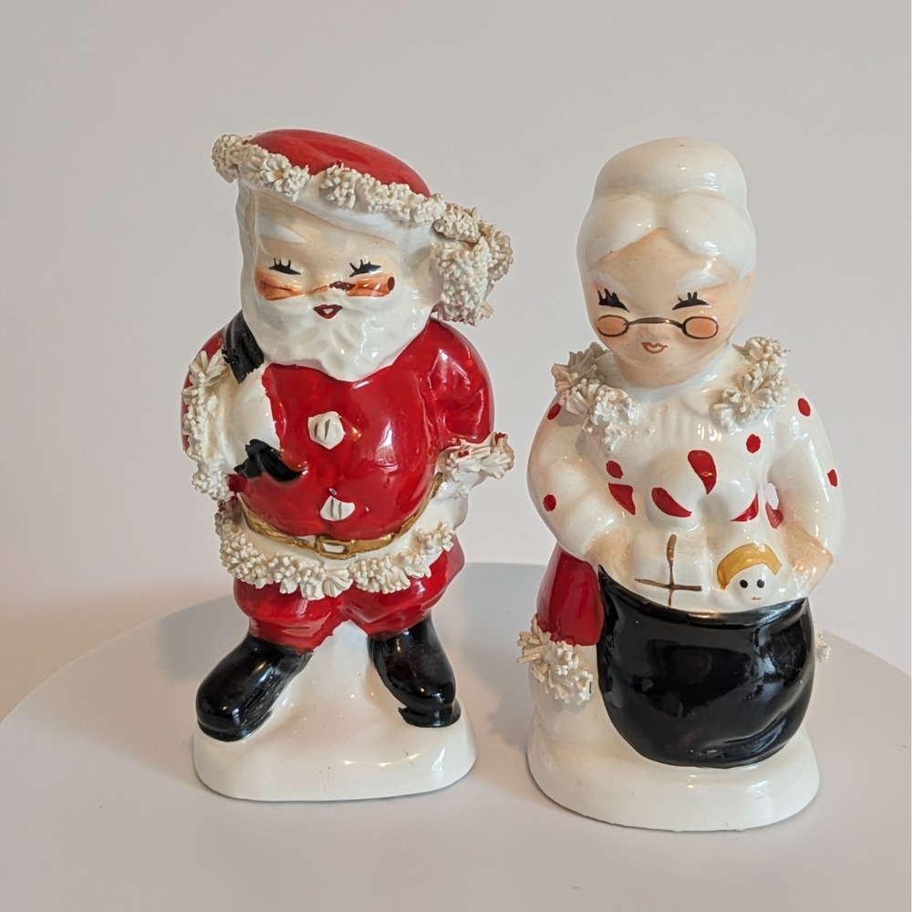 VTG Napco Mr & Mrs Santa Claus Salt Pepper Shakers Spaghetti Trim Japan AX9205